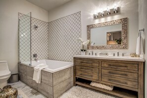 Eagles Landing Lodge Bulverde TX Romance Point Bath