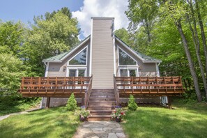 Grand Getaway in the Center of town but on a double lot with privacy!