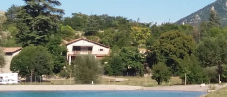 La Maison vue du Lac