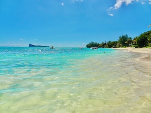 Stunning quiet beach at 'Pointe d'Azur' - 3 minutes walk from the apartment
