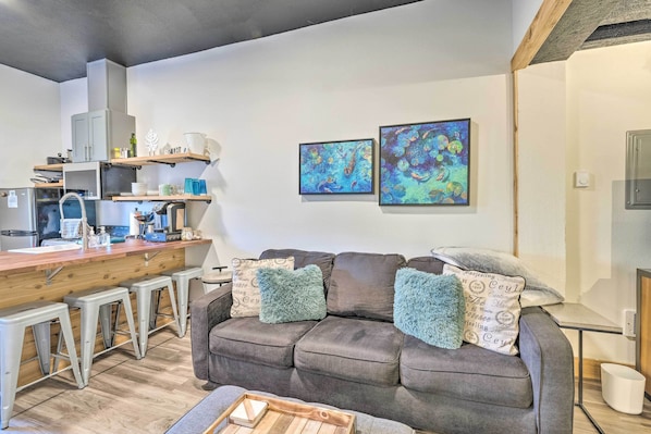 Long Beach Vacation Rental Studio | 1 BA | 500 Sq Ft | Single Story