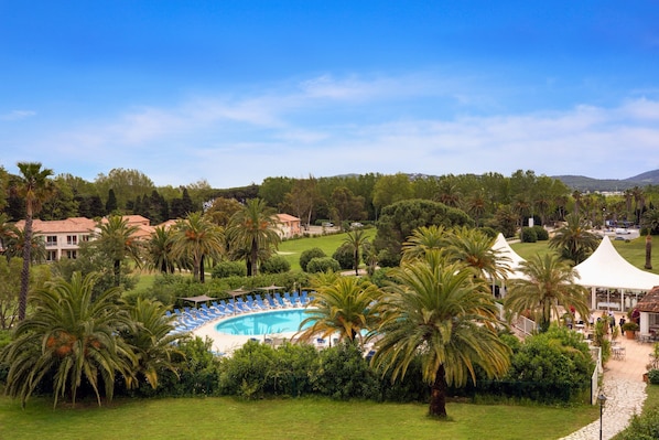 Experience the picturesque atmosphere at this amazing property.