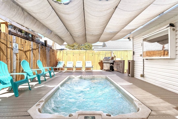 Pool/Spa can be heated in winter with additional fee. Has retractable shade 