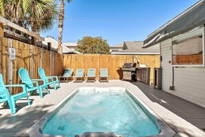 Welcome to Zula Breeze Destin! 4min Walk to Private beach access, Pool/Hot Tub