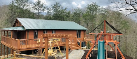 Daydream Hideaway Cabin 4 bed 3 bath with large playground & wraparound porches.