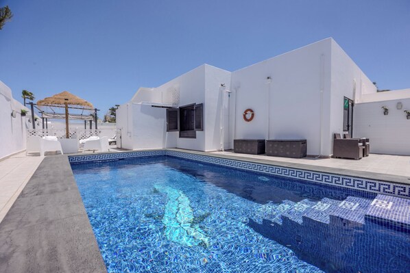 Villa Victoria 4 bed 3 bath villa plus gated pool