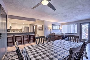 Dining Area | Dishes & Flatware Provided