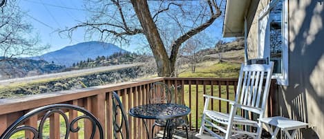 Hornbrook Vacation Rental | 3BR | 1BA | 1,122 Sq Ft | 1 Step Required