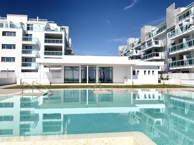 Duna Beach, moderno apartamento de 2 habitaciones con acceso inmediato a la playa.