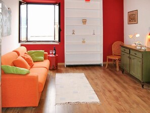 Zimmer, Fussboden, Wohnzimmer, Möbel, Orange, Interior Design, Laminatboden, Eigentum, Holzboden, Rot