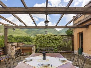Tabelle, Möbel, Himmel, Wolke, Eigentum, Pflanze, Stuhl, Schatten, Interior Design, Die Architektur