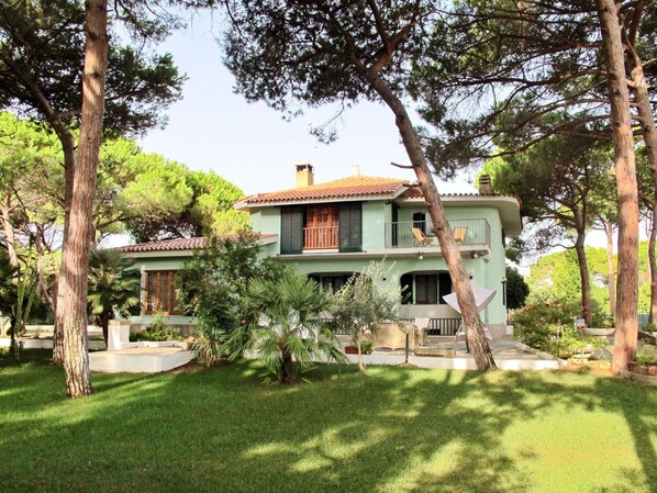 Property, Home, House, Real Estate, Building, Estate, Cottage, Tree, Residential Area, Architecture