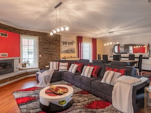Eigentum, Couch, Fenster, Interior Design, Beleuchtung, Wohnzimmer, Bilderrahmen, Holz, Flooring, Fussboden