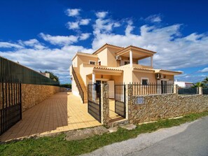 Cloud, Sky, Building, Plant, Shade, Window, Land Lot, Cottage, Residential Area, Asphalt