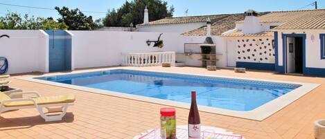 Table, Furniture, Water, Building, Sky, Swimming Pool, Bottle, Window, Azure, Chair