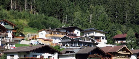 Plante, Arbre, Maison, Bâtiment, Zone Résidentielle, Paysage Naturel, Paysage, Loisir, Herbe, Chaîne De Montagnes