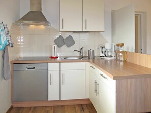 Cabinetry, Spüle, Countertop, Eigentum, Sinken, Küche, Küchengerät, Haushaltsgerät, Herd, Holz