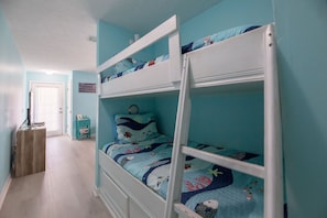 Twin bunks to rest the littles or your extra adult people ;)