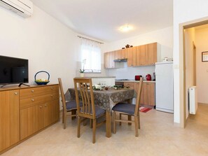 Zimmer, Eigentum, Möbel, Gebäude, Interior Design, Fussboden, Haus, Küche, Grundeigentum, Decke