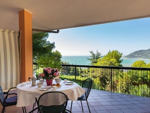Eigentum, Grundeigentum, Haus, Gebäude, Zimmer, Restaurant, Interior Design, Tabelle, Urlaub, Balkon
