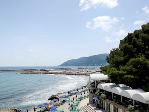 Wasser, Himmel, Wolke, Azurblau, Strand, Küsten Und Ozeanische Forms, Baum, See, Landschaft