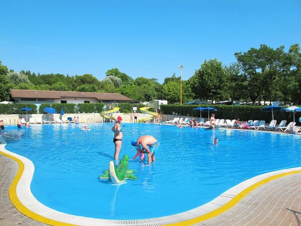 Wasser, Himmel, Schwimmbad, Baum, Pflanze, Freizeit, Spass, Ferienort, Erholung, Gras