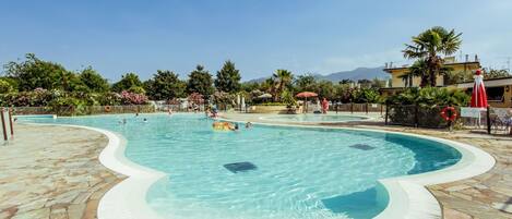 Swimming Pool, Resort, Vacation, Property, Sky, Resort Town, Azure, Leisure, Water, Summer