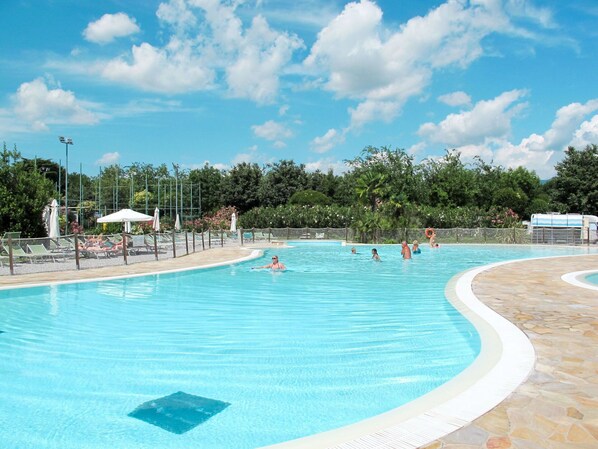 Wasser, Wolke, Himmel, Schwimmbad, Baum, Pflanze, Freizeit, Aqua, Gartenmöbel, Ferienort