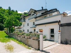 Plante, Ciel, Bâtiment, Fenêtre, Maison, Lot Terre, Arbre, Design Urbain, Chalet, Zone Résidentielle