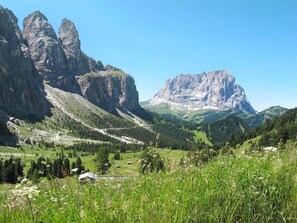 Sky, Mountain, Plant, Natural Landscape, Slope, Terrain, Grass, Grassland, Landscape