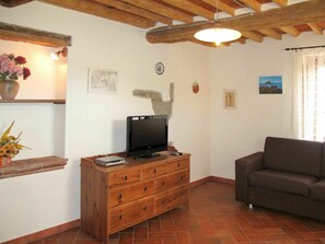Room, Property, Furniture, Building, Ceiling, Floor, Interior Design, House, Wood Flooring, Living Room