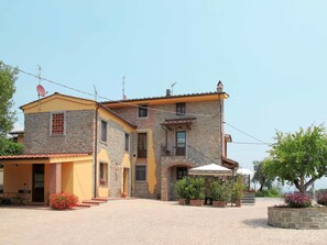 Property, House, Home, Building, Residential Area, Real Estate, Roof, Neighbourhood, Architecture, Tree
