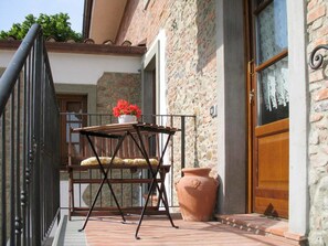 Property, Room, House, Building, Balcony, Furniture, Interior Design, Real Estate, Table, Home