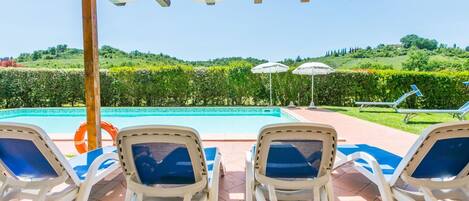 Sky, Water, Property, Swimming Pool, Azure, Shade, Sunlounger, Architecture, Plant, Leisure