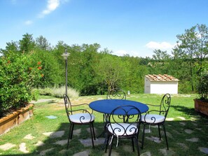Property, Real Estate, Backyard, Yard, Natural Landscape, House, Garden, Tree, Cottage, Grass