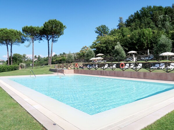 Water, Sky, Property, Swimming Pool, Plant, Azure, Tree, Shade, Leisure, Rectangle