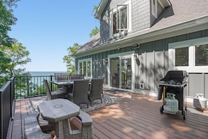 Outdoor dining area & grilling space. 