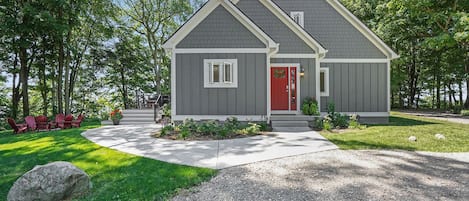 Front of Roosevelt Cottage. 