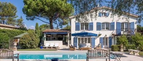 Luxurious family villa in Mougins