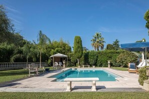 Heated swimming pool