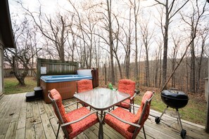 Relax and enjoy nature form the hot tub