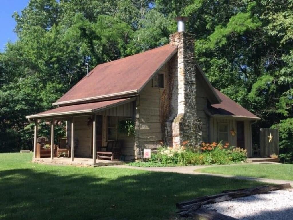 Daffodil Hill Log Cabin