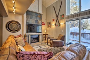 Living Room | Fireplace | Sleeper Sofa