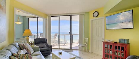 20-Surfside-803-Living