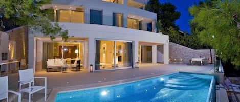 Stunning Brac Villa | 5 Bedrooms | Villa Selca Brac | 5 Metres to the Beach & Private Swimming Pool | Selca