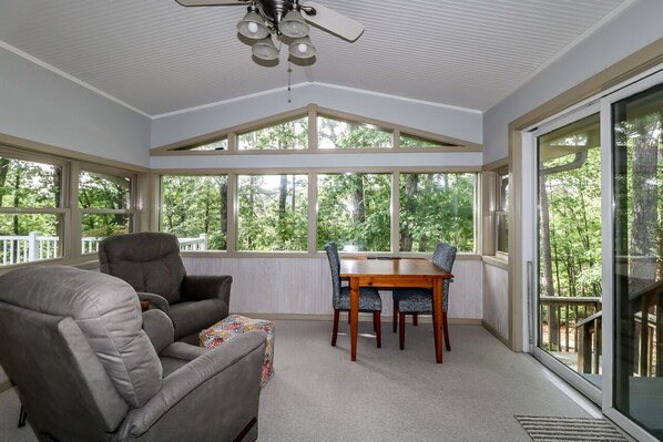 All seasons room on entry level