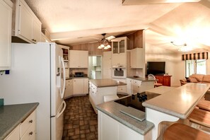 Kitchen with bar