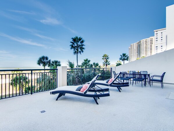 Harbourlight Towers 307 - Over-size Beachfront Balcony