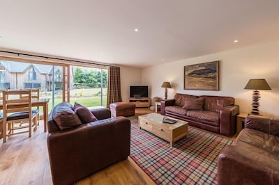 Mains of Taymouth, Kenmore ~ 5* 1 The Gallops - Downstairs property - sleeps 4 guests  in 2 bedrooms