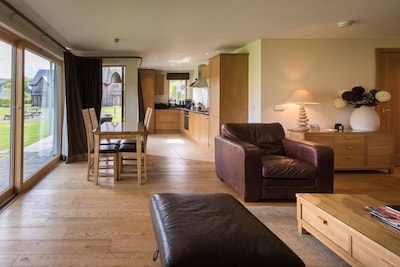 Mains of Taymouth, Kenmore ~ 5* 7 The Gallops - Downstairs property - sleeps 4 guests  in 2 bedrooms